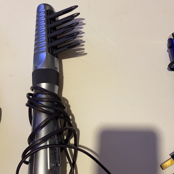 Blow dryer and styling irons - Picture 5 of 7